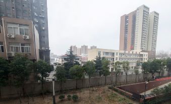 Vienna Hotel(Wuhan University of Technology Nanhu Wenzhi Street Subway Station)
