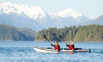 Tofino Paddlers Inn