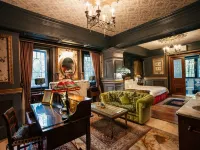 The Old England Manor Отели рядом с достопримечательностью «Ферма «Чунь-Янь»»