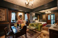 The Old England Manor