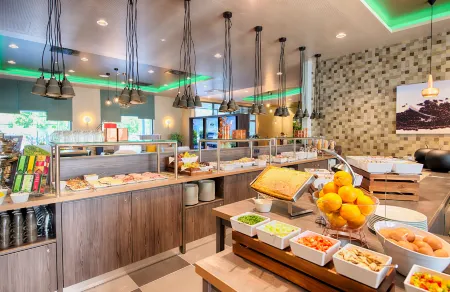 Leonardo Hotel Munich City East Отели в г. Унтерхахинг