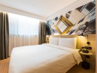 上海外滩亚朵轻居酒店 - 超享大床房