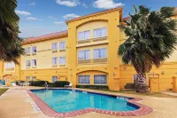 La Quinta Inn & Suites by Wyndham Seguin Hotels in Seguin