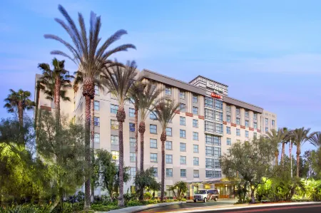 Residence Inn Irvine John Wayne Airport Orange County Отели рядом с достопримечательностью «Университет Калифорния, Ирвайн Дивижен оф Контининг Эдьюкейшен»