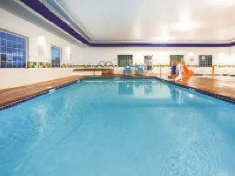 La Quinta Inn & Suites by Wyndham St. Paul-Woodbury Hotels in Woodbury