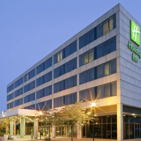 Holiday Inn MILTON KEYNES - CENTRAL by IHG Отели рядом с достопримечательностью «Железнодорожный вокзал Блетчли»