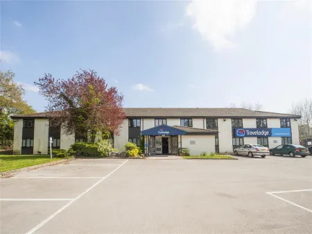 TRAVELODGE BRIDGEND PENCOED Отели в г. Коубридж вит Лланблтиан