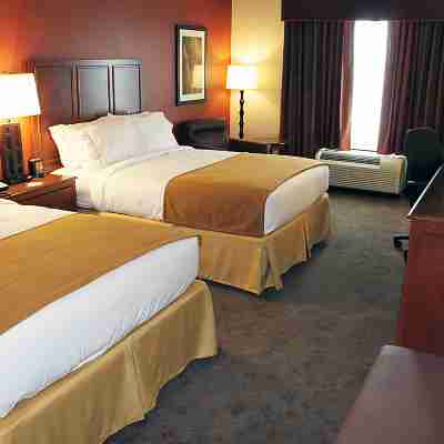 Holiday Inn Express & Suites Paducah West Rooms