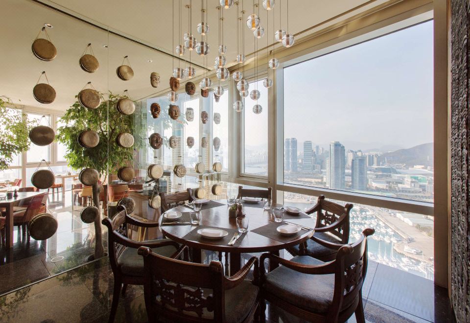 파크 하얏트 부산 실내 수영장 이미지