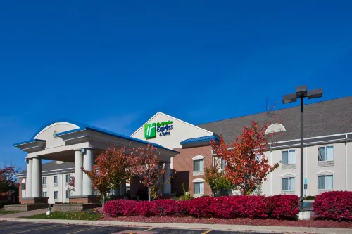 Holiday Inn Express & Suites WATERFORD by IHG - parking