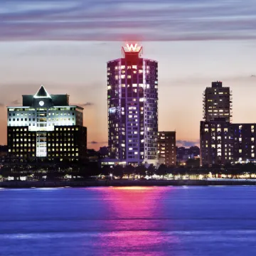 W Hoboken Отели рядом с достопримечательностью «Washington St»