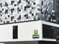 Holiday Inn Express Birmingham - City Centre Hotels near Jamia Mosque Amir-e-Millat مسجد