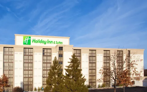 Holiday Inn & Suites Cincinnati-Eastgate (I-275E) Hotels in Union Township