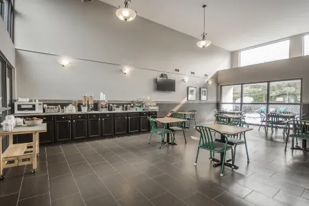 Quality Inn Отели рядом с достопримечательностью «Библиотека Камлупс Лайбрари, Томпсон-Никола Риджинал»