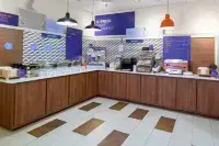 Holiday Inn Express MYRTLE BEACH-BROADWAY@THE BCH by IHG - فطور