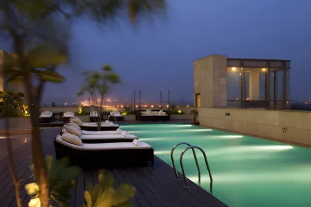 Crowne Plaza New Delhi Okhla Отели рядом с достопримечательностью «ИСККОН Темпл - Глори оф Индия»