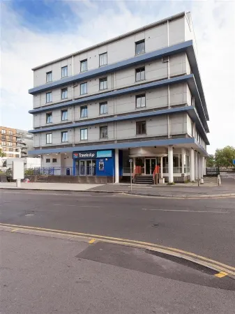 Travelodge Reading Central Отели рядом с достопримечательностью «Центральная библиотека Рединг»