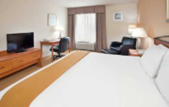 舒適酒店及套房西北密爾沃基 日耳曼敦酒店