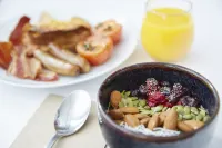 Holiday Inn Express Newcastle, - breakfast