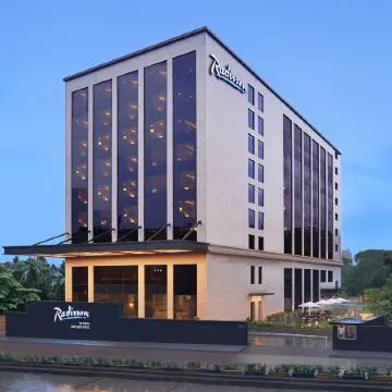 Radisson Mumbai Andheri Midc Отели рядом с достопримечательностью «Пляж Версова»