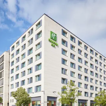 Holiday Inn Berlin City East Side Отели рядом с достопримечательностью «Станция метро Weberwiese»