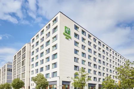 Holiday Inn Berlin City East Side Отели рядом с достопримечательностью «Embassy of the Netherlands»