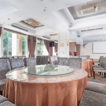 Zhenning Shunan Hotel