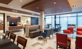 Holiday Inn Express & Suites Camas- Vancouver