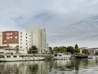 Appart'Hotel Vacancéole Paris Quai de Marne - Ex Adagio Hotels in Nogent-sur-Marne