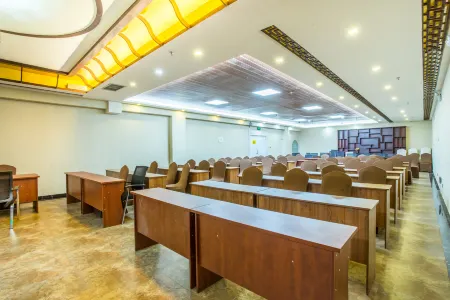 Jindu Hotel Отели рядом с достопримечательностью «Ancient City Gymnasium»