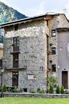 Hostal Cisco de Sans Hotels near El Nen de la Punxa | Aubinyà