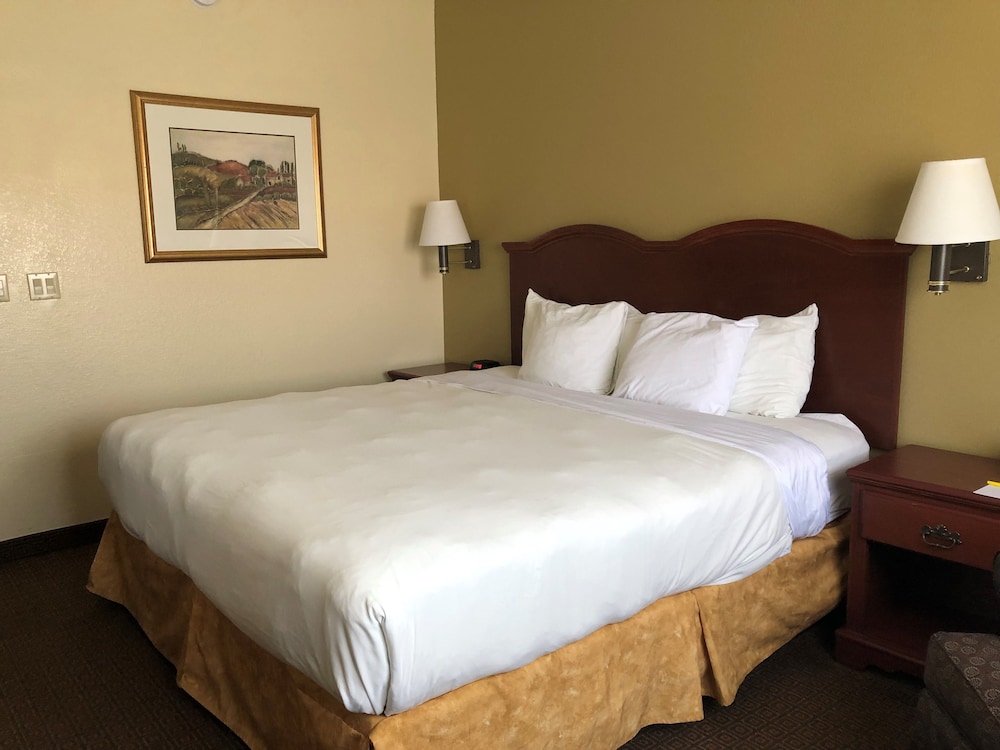 Days Inn by Wyndham Bernalillo