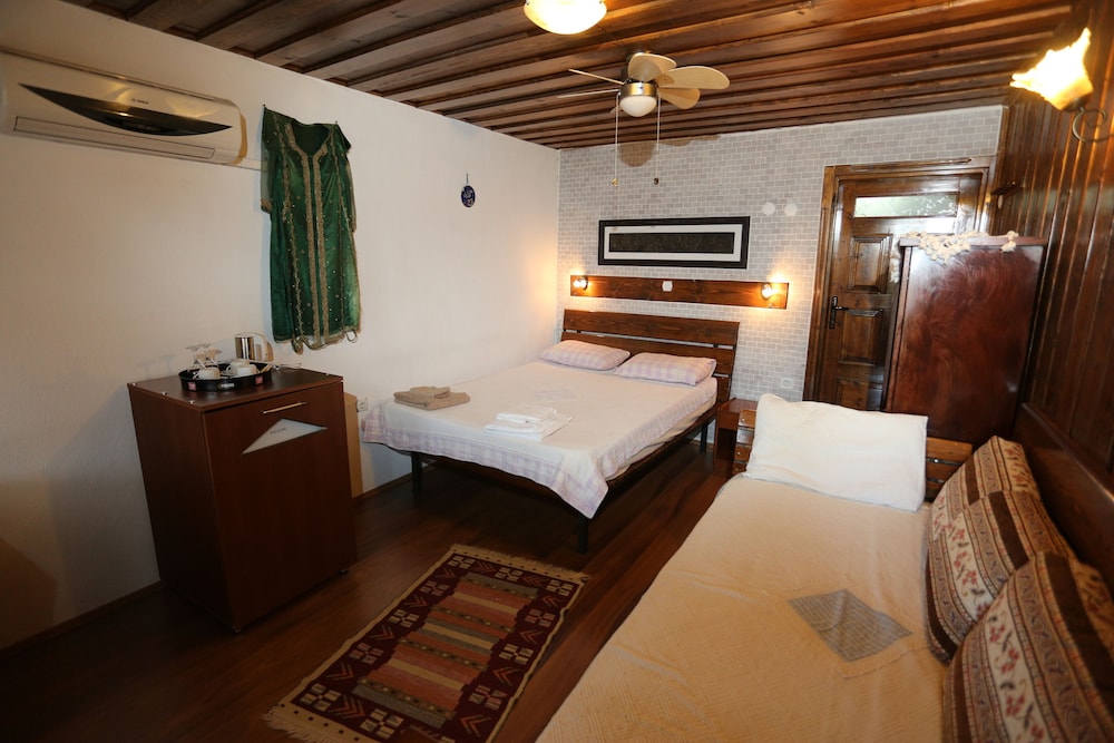 Akropolis Guest House