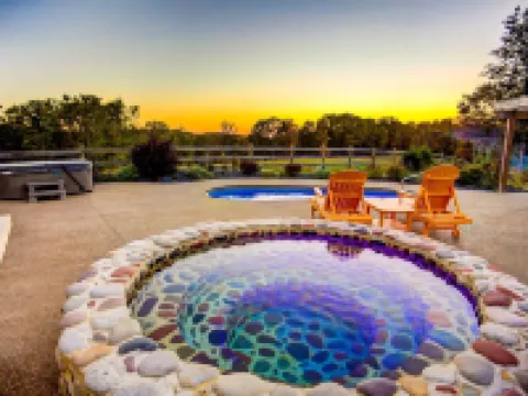 Cherry Ridge Retreat Hotels in Hocking County