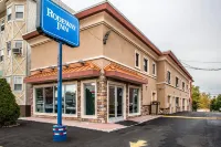 Rodeway Inn فنادق في Montclair