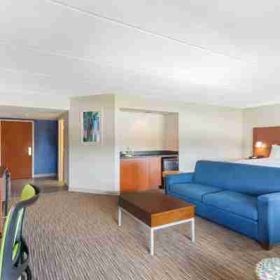 Holiday Inn Express & Suites Augusta West - Fort Eisenhower Rooms