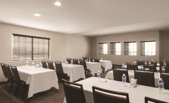 Country Inn & Suites by Radisson, Bakersfield, CA