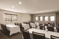 Country Inn & Suites by Radisson, Bakersfield, CA