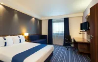 Holiday Inn Express Harlow Hotels in Гарлоу