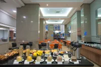 Hotel Continental Business - 200 Metros do Complexo Hospitalar Santa Casa - Завтрак