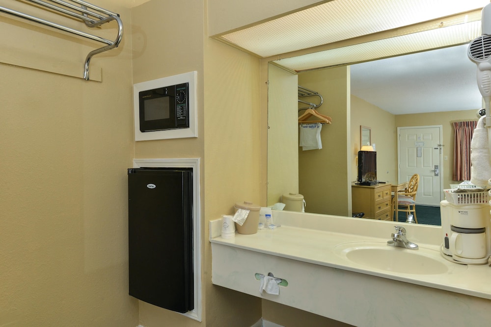 Americas Best Value Inn Meridian