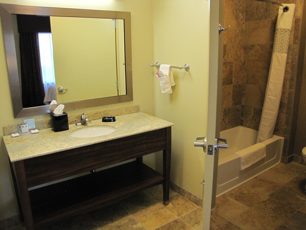 Hampton Inn & Suites Jamestown