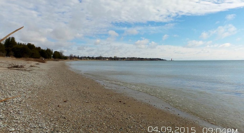 Algoma Beach Motel