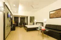 Hotel Dreamland Hotels near Venna Lake