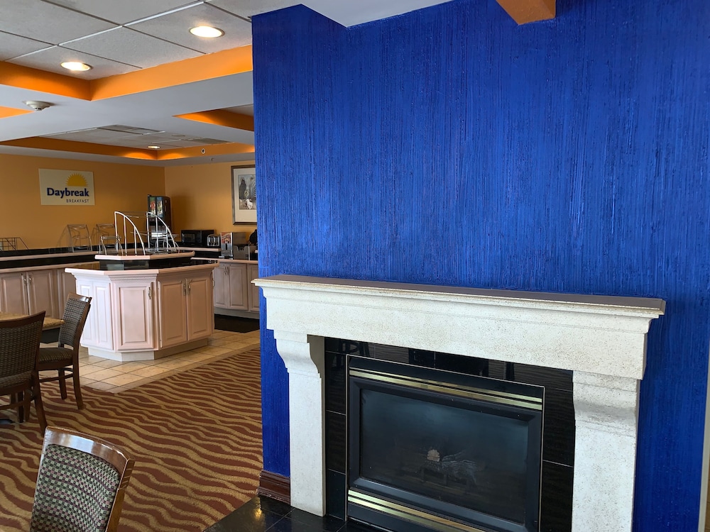 Days Inn & Suites by Wyndham Albany