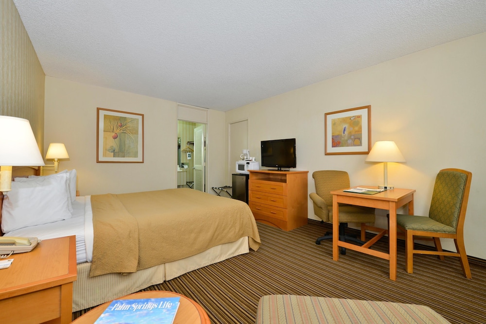 Travelodge by Wyndham Palm Springs