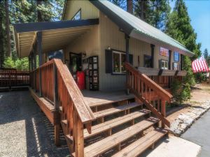 Knotty Pines Cabins