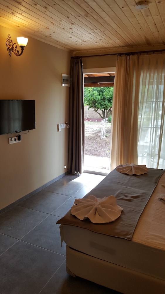 Mavi Yengec Bungalows and Hotel