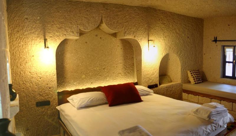 El Puente Cave Hotel