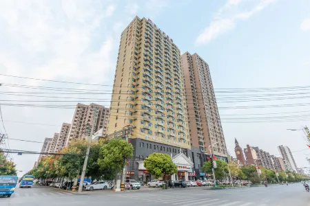 Vienna Hotel (Yingcheng Railway Station Haishan) Отели рядом с достопримечательностью «CPC Yingcheng Party School»